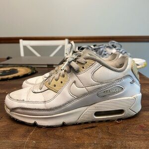 Nike White and Tan Sneakers with Air Cushioning